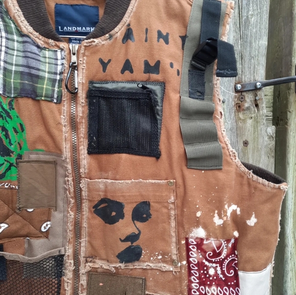 [SOLD] 𝙎𝙖𝙞𝙣𝙩 𝙔𝙖𝙢𝙨 Patchwork Canvas Work Vest - Picture 5 of 6
